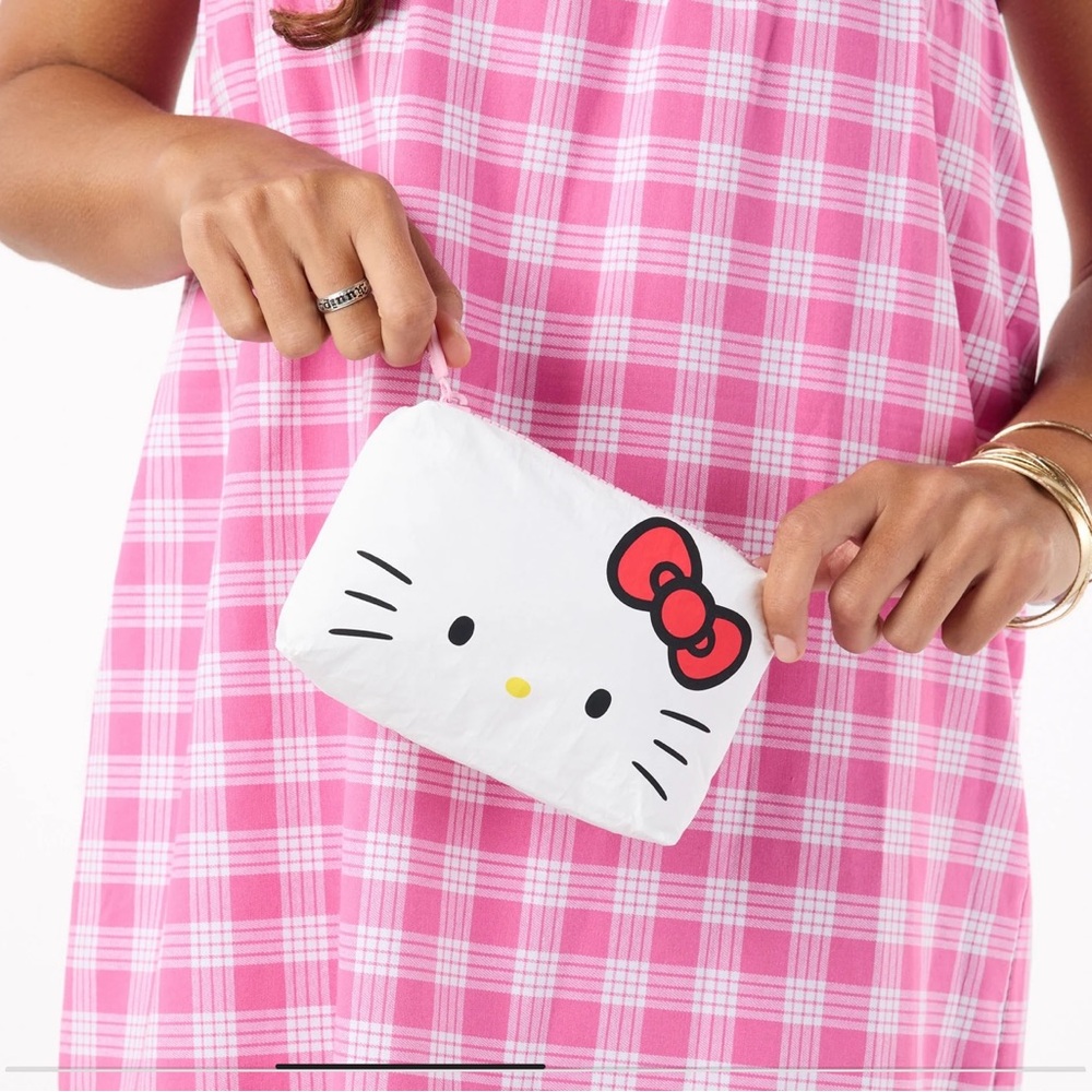 NWT Special Edition Hello Kitty Mini Pouch
